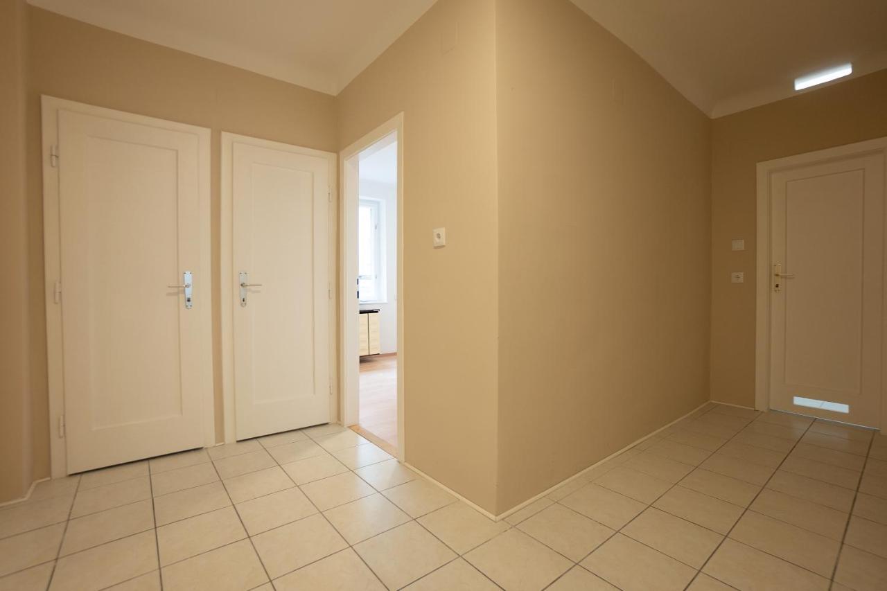 A 2-Bedroom Apartment With A King-Size Bed And A Balcony Is Located Just A 15-Minute Walk From Stephansplatz. Βιέννη Εξωτερικό φωτογραφία
