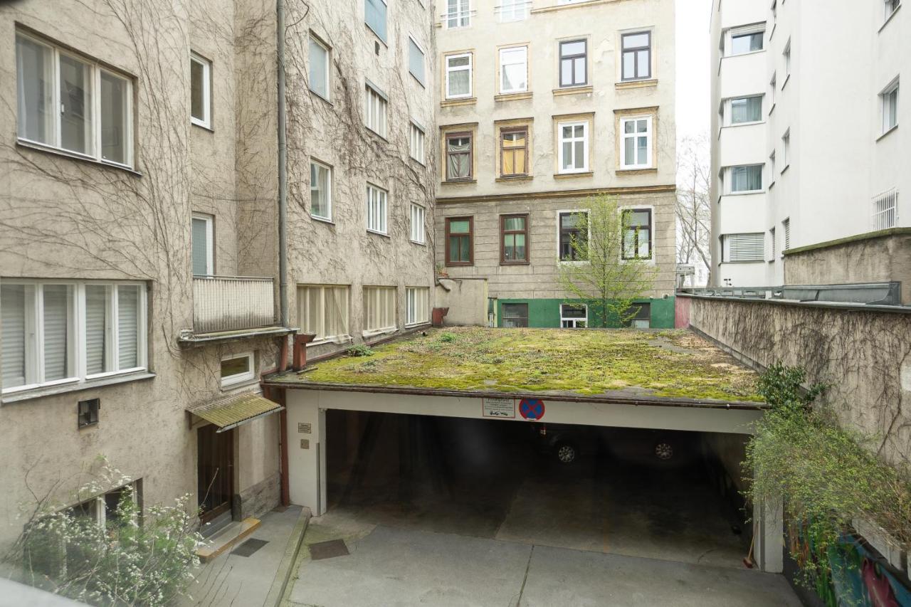 A 2-Bedroom Apartment With A King-Size Bed And A Balcony Is Located Just A 15-Minute Walk From Stephansplatz. Βιέννη Εξωτερικό φωτογραφία