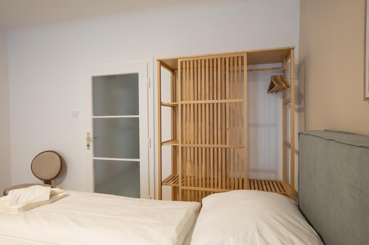 A 2-Bedroom Apartment With A King-Size Bed And A Balcony Is Located Just A 15-Minute Walk From Stephansplatz. Βιέννη Εξωτερικό φωτογραφία